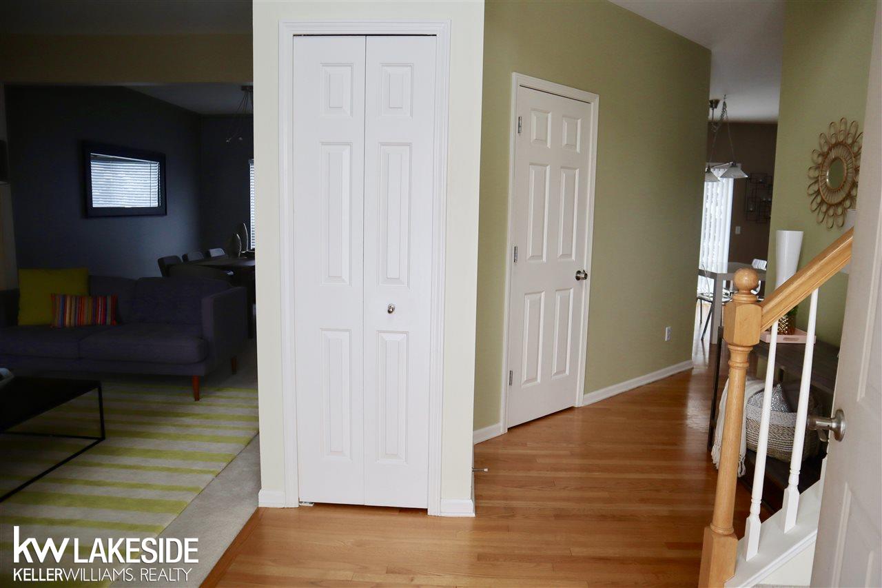 2092 Cattail Circle Rochester Hills, MI 48309 - Photo 3 of 48
