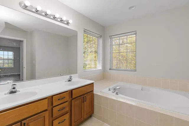 $525,000 | 54 Meadows Drive, Gilberts, IL 60136