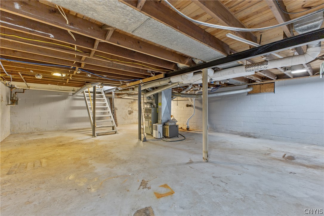 125 Circle Road Salina, NY 13212 - Photo 32 of 39 Large dry basement with high ceilings.
