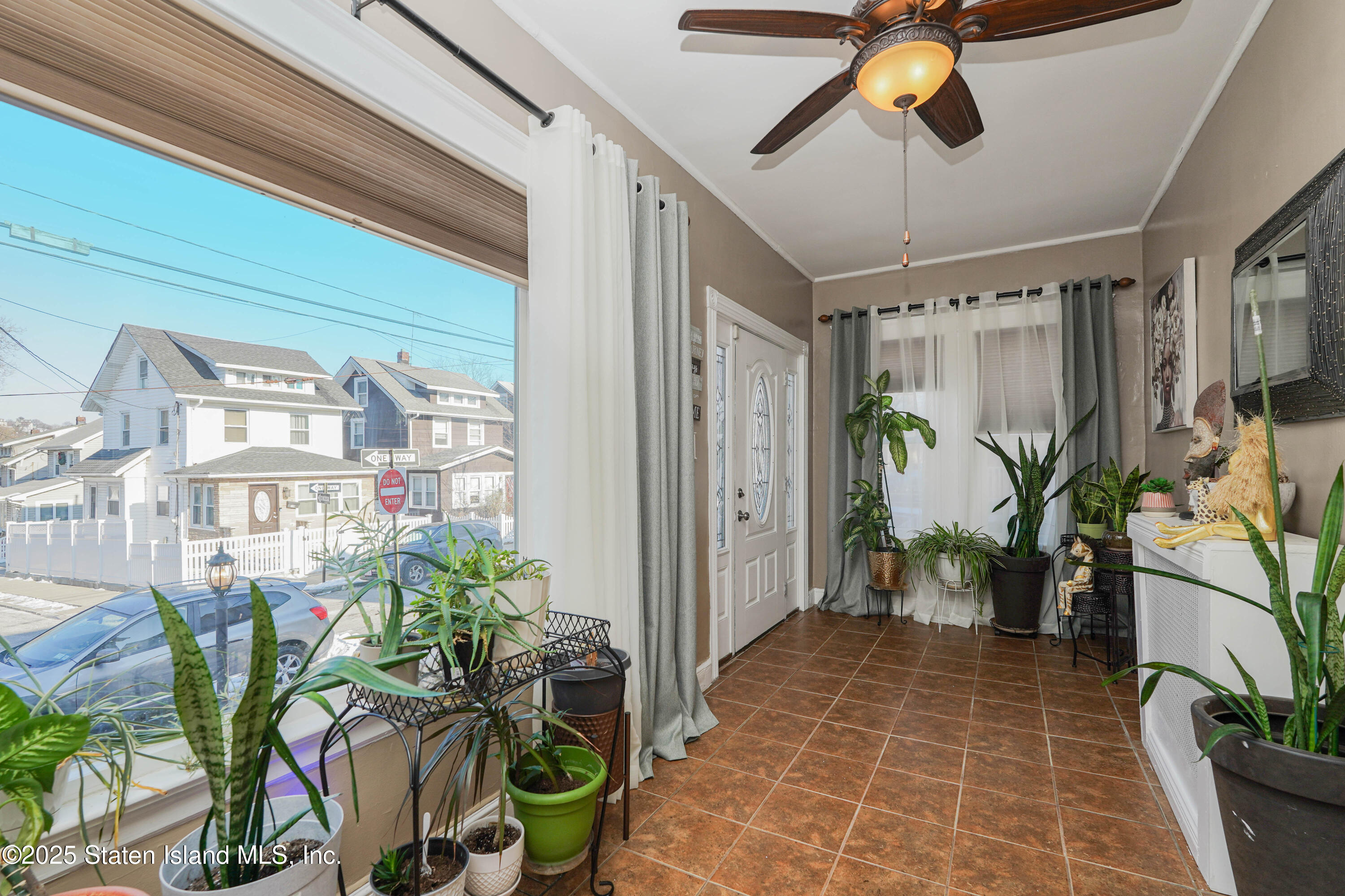 116 Coursen Place Staten Island, NY 10304 - Photo 4 of 22 Mudroom