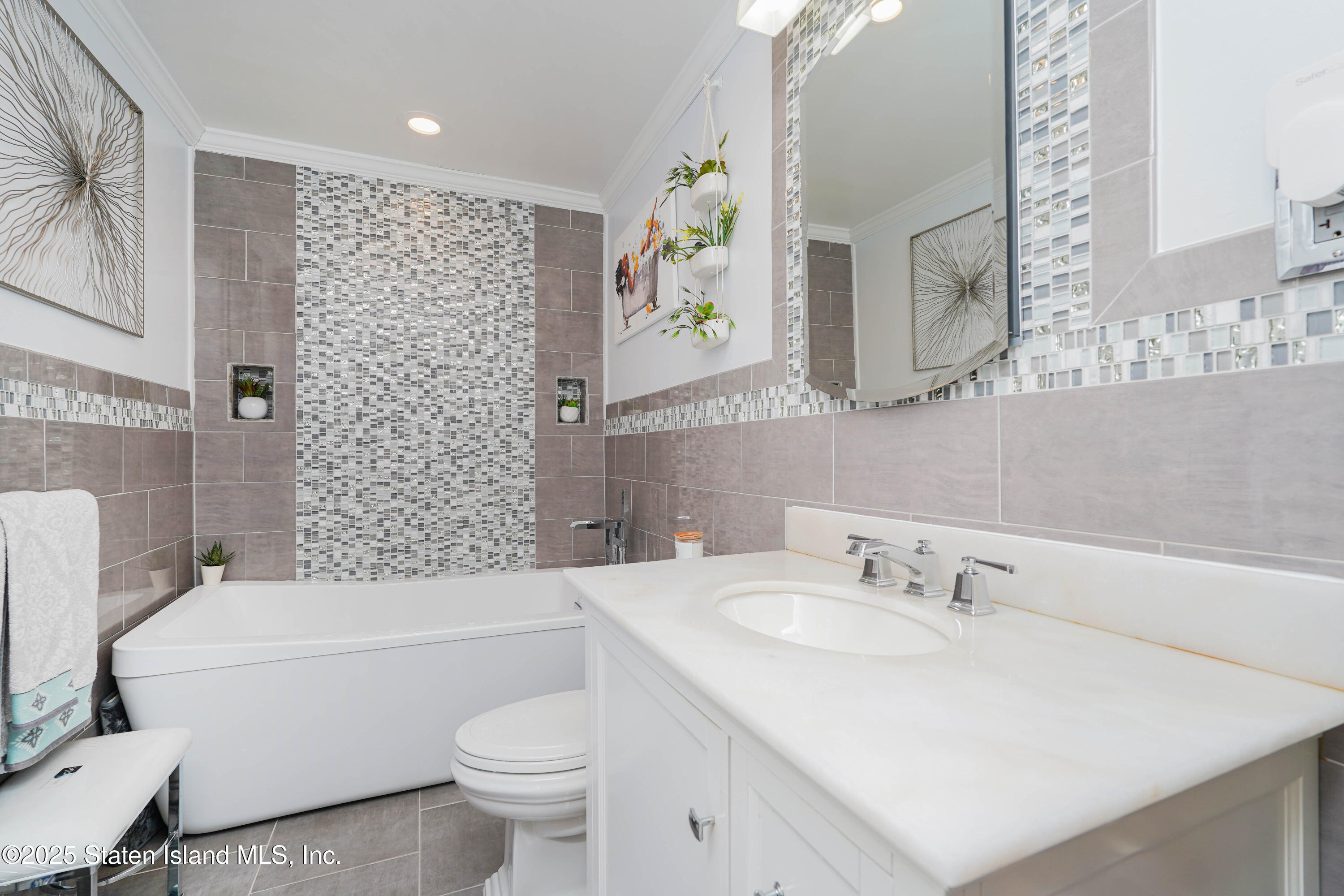 116 Coursen Place Staten Island, NY 10304 - Photo 9 of 22 Bath 1