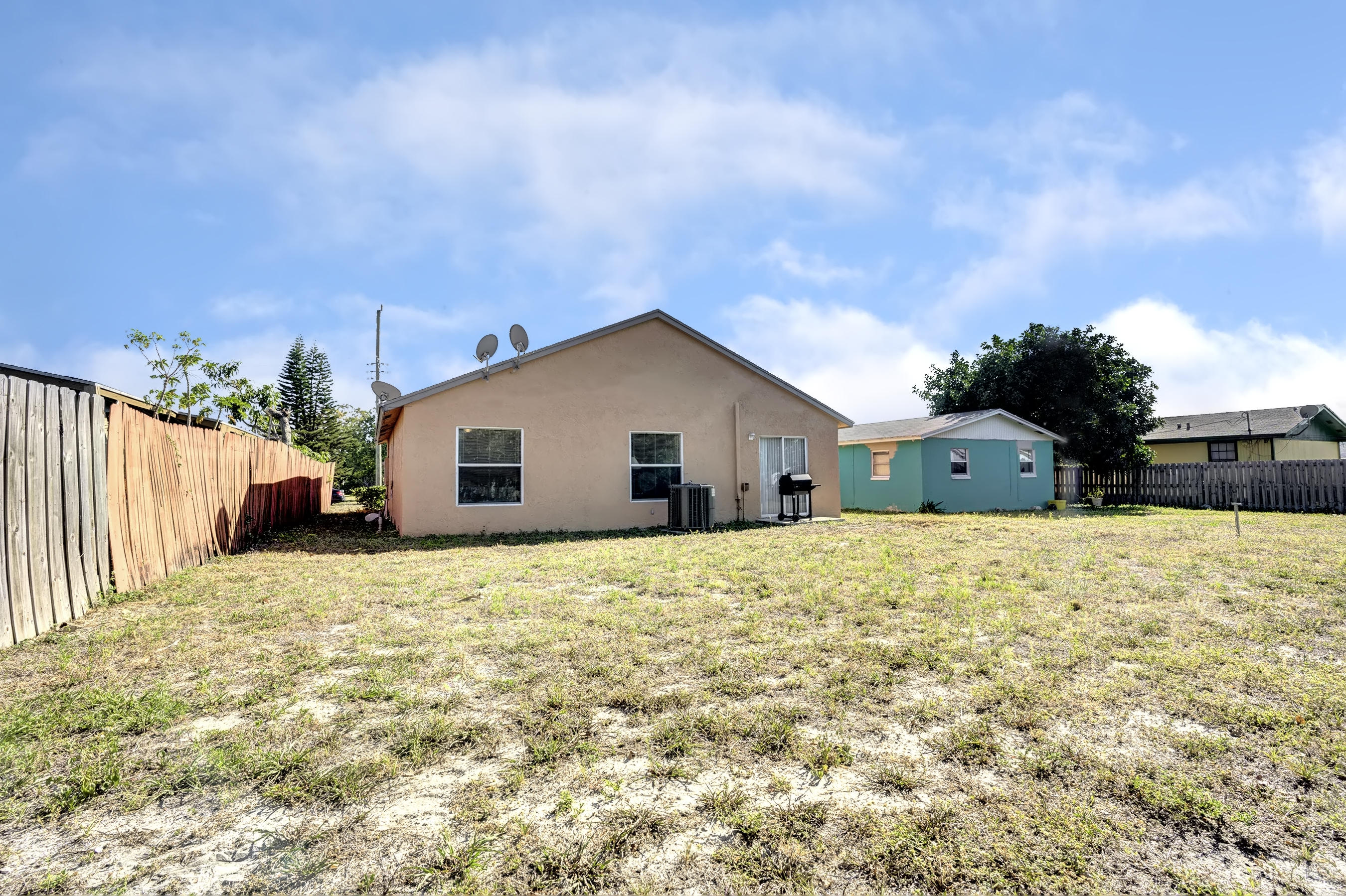 1476 West 31st Street Riviera Beach, FL 33404 - Photo 17 of 20 DSC07585