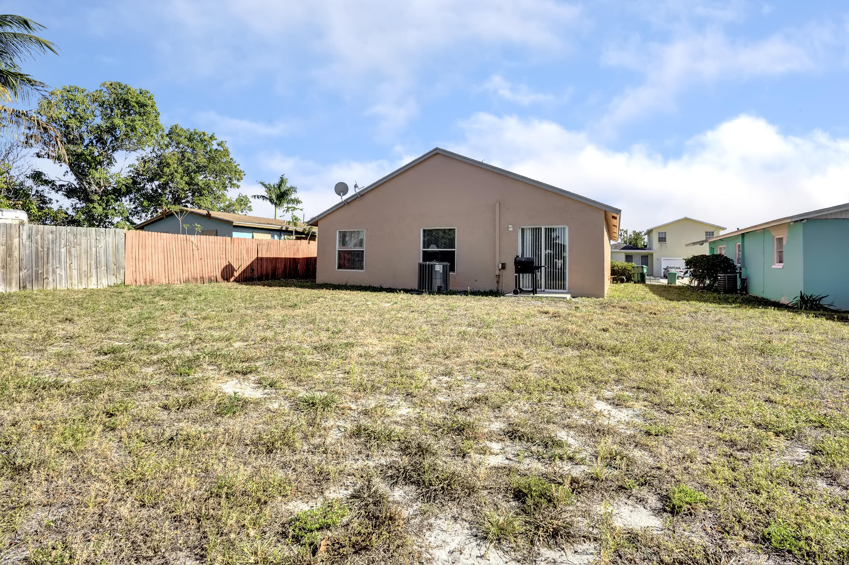 1476 West 31st Street Riviera Beach, FL 33404 - Photo 19 of 20 DSC07595