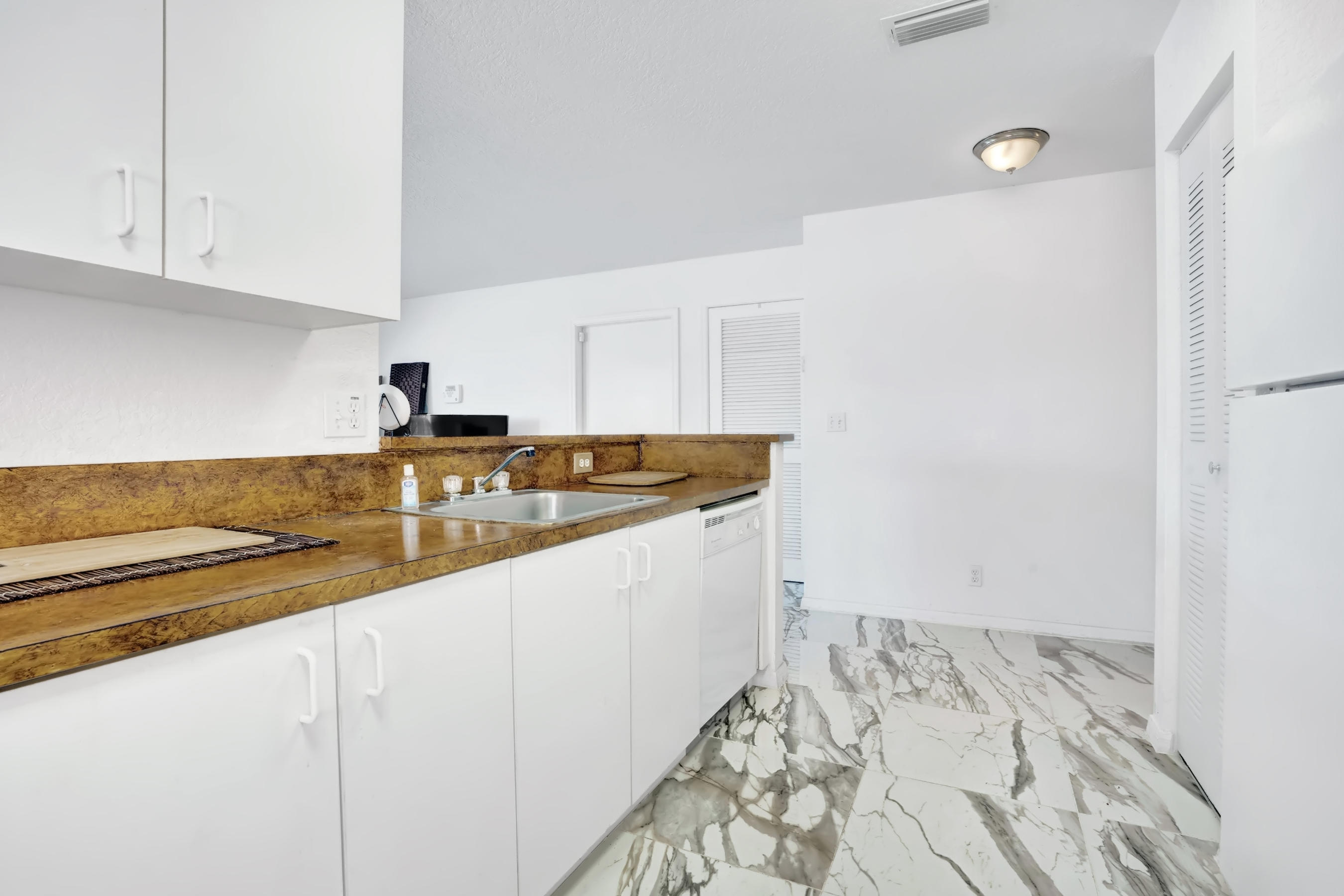 1476 West 31st Street Riviera Beach, FL 33404 - Photo 8 of 20 DSC07550
