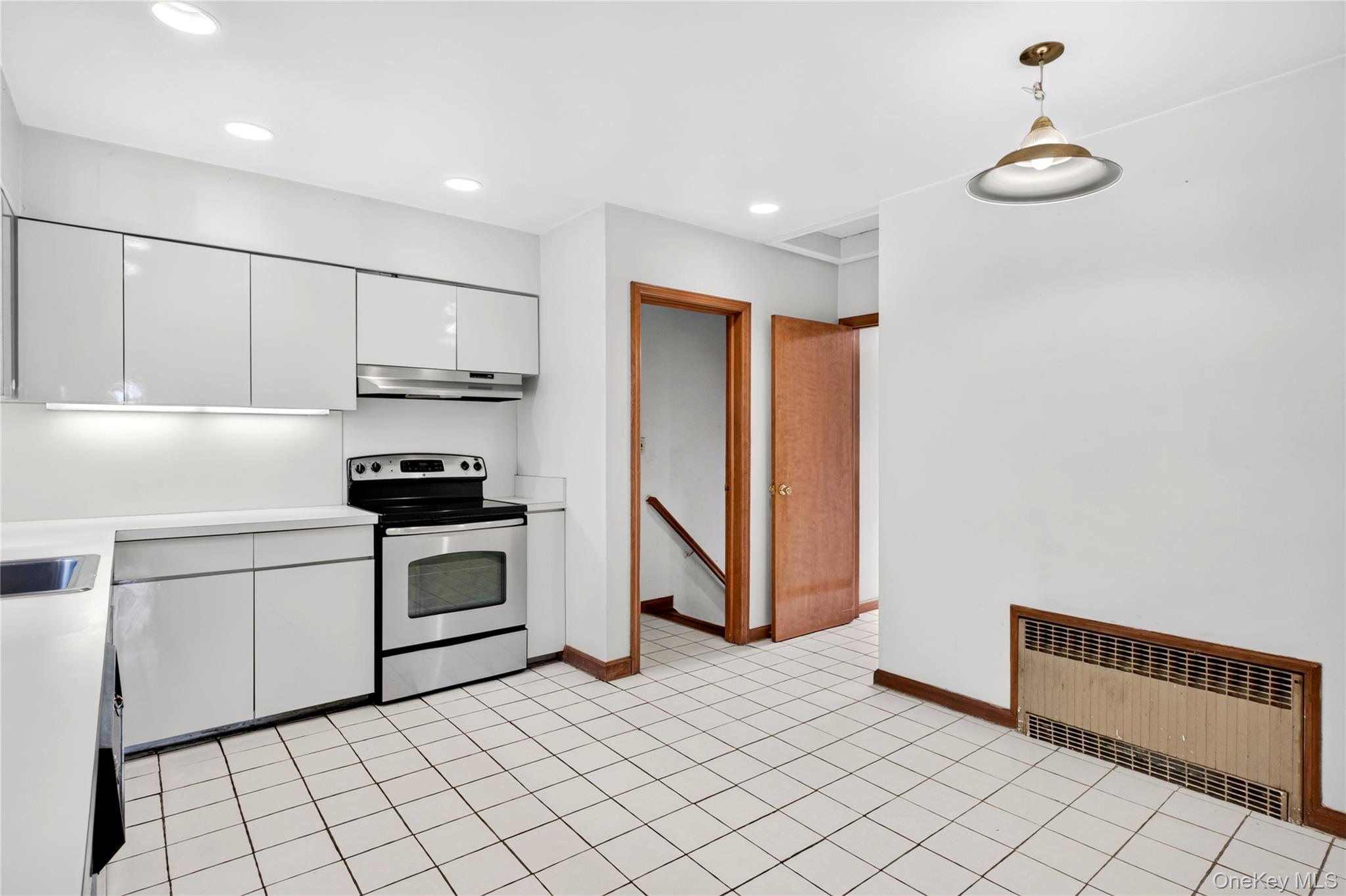 31 Orchard Farm Road Port Washington, NY 11050 - Photo 16 of 30 Gallery Image 16
