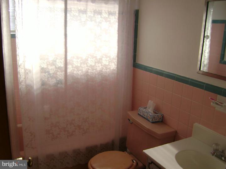 1716-18 Ripley Street Philadelphia, PA 19111 - Photo 12 of 25 Bathroom