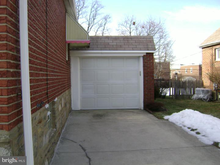1716-18 Ripley Street Philadelphia, PA 19111 - Photo 24 of 25 Garage