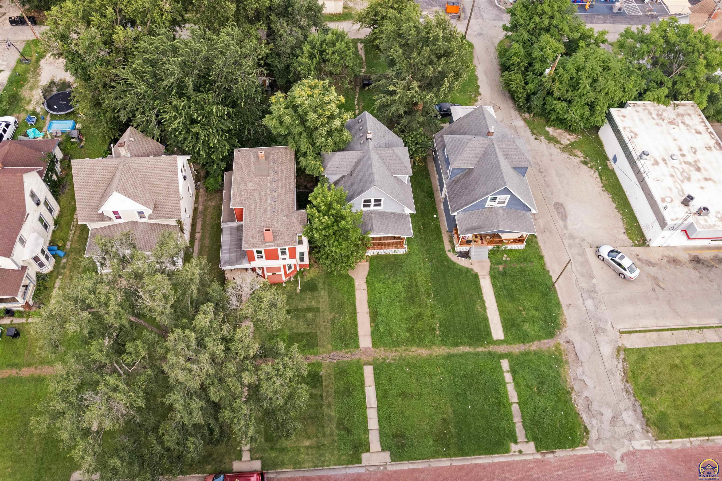 518 Southwest Lane Street Topeka, KS 66606 - Photo 5 of 56