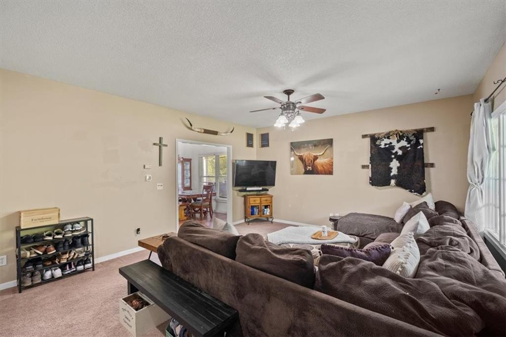 2248 Iowa Road Ottawa, KS 66067 - Photo 11 of 37