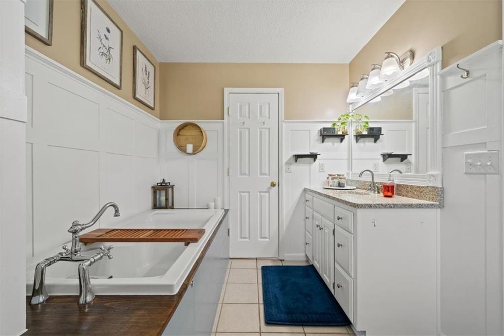 2248 Iowa Road Ottawa, KS 66067 - Photo 21 of 37