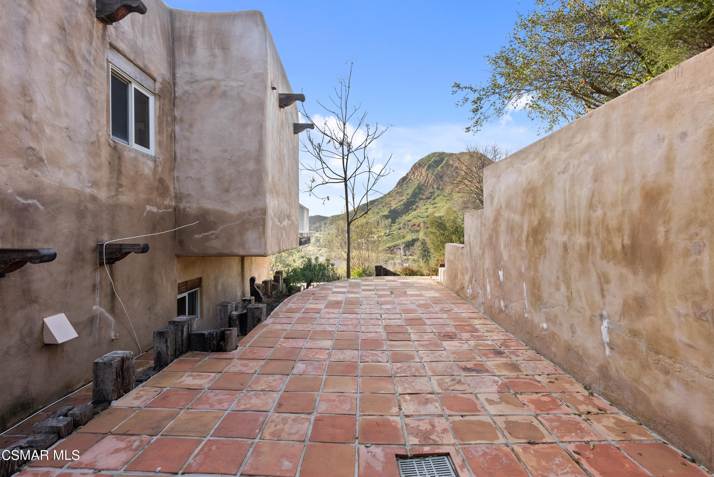 2045 Lookout Drive Agoura Hills, CA 91301 - Photo 32 of 34 a pathway of a house with a yard