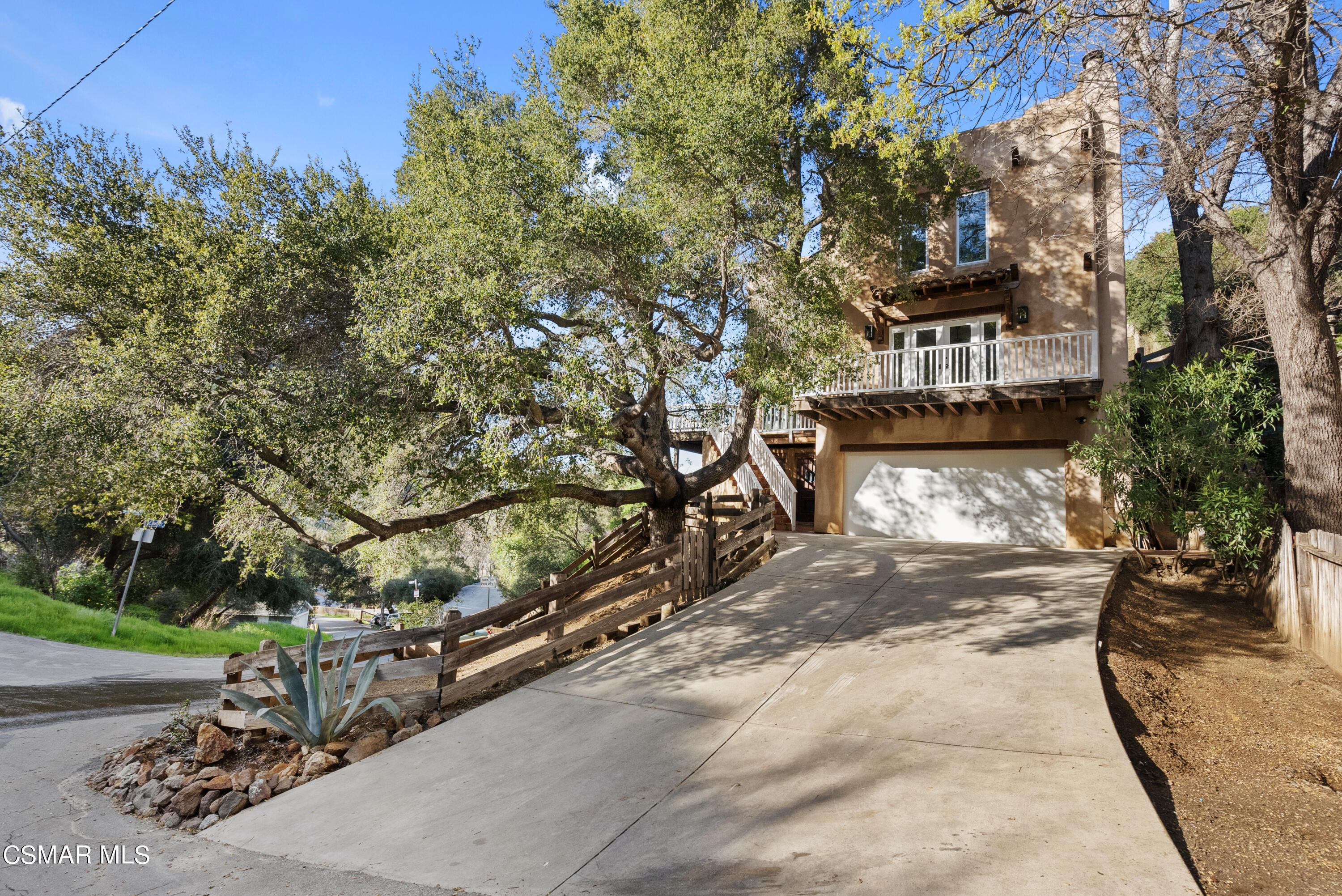 2045 Lookout Drive Agoura Hills, CA 91301 - Photo 33 of 34 a view of a yard with plants and trees