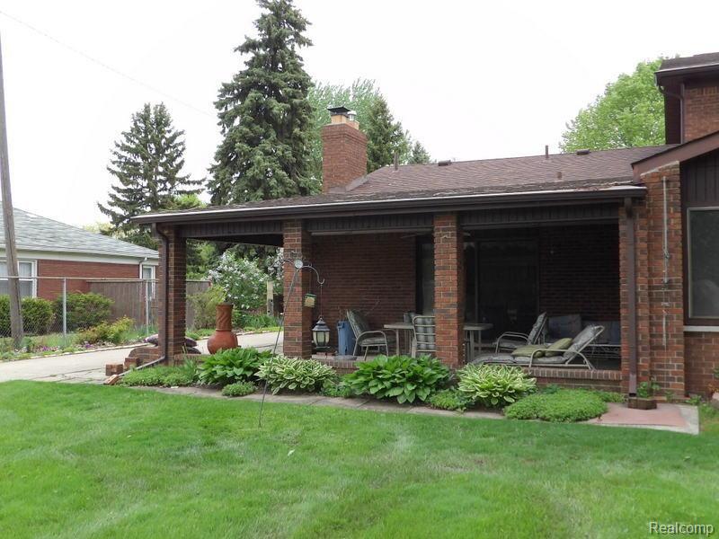 13710 Reeck Road Southgate, MI 48195 - Photo 11 of 63 100_2967.jpg