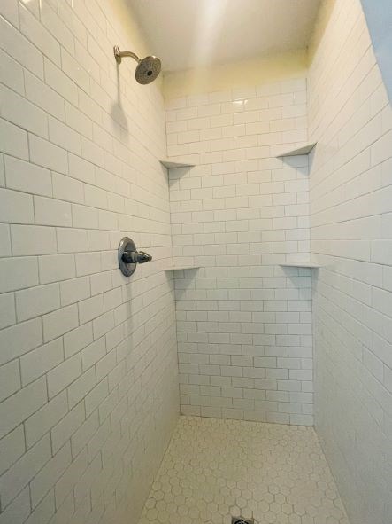 212 West 7th Street Columbus, GA 31901 - Photo 18 of 20 a bathroom with a shower