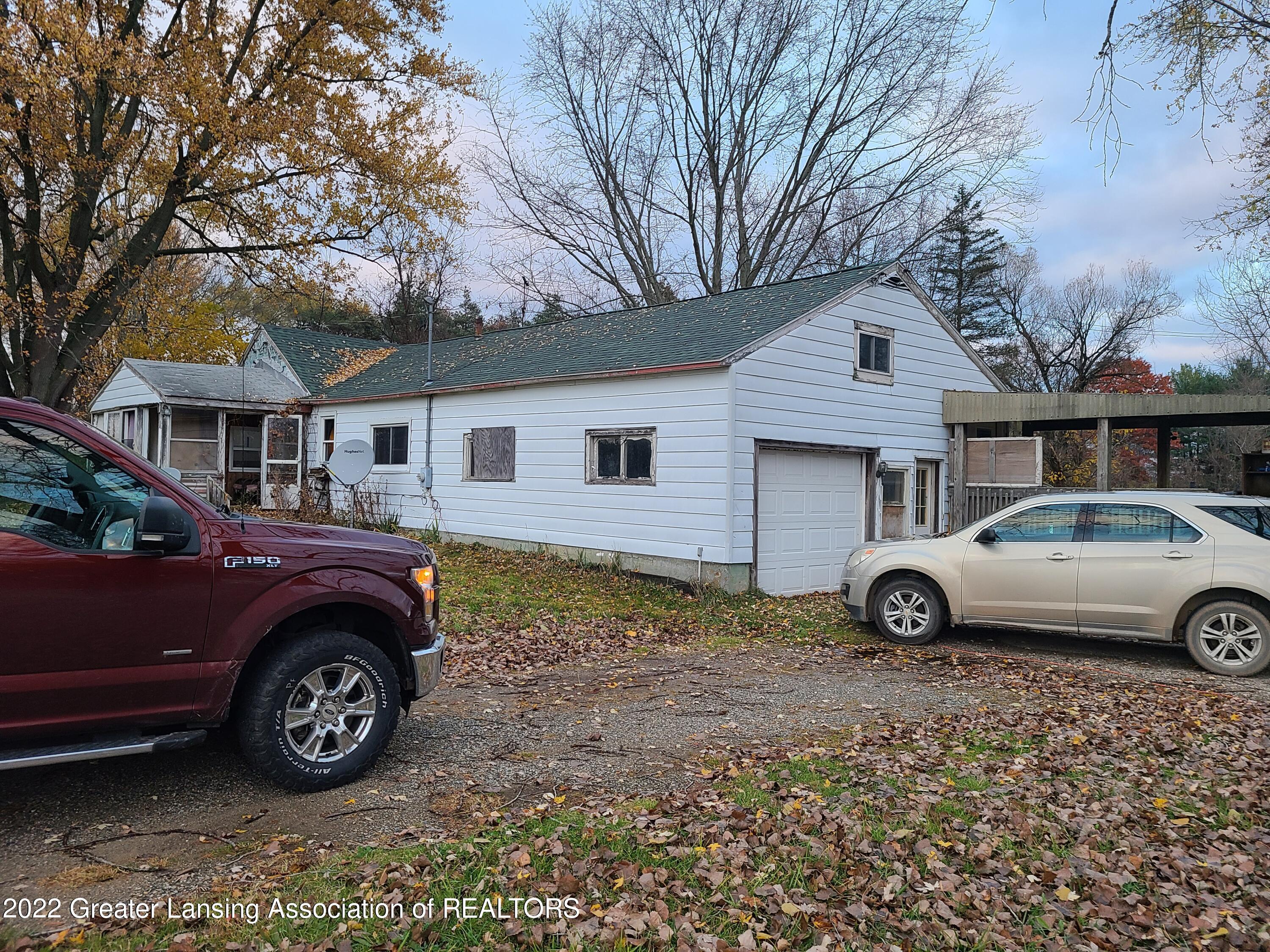 21548 Junction Road Bellevue, MI 49021 - Photo 2 of 15 20221026_182422