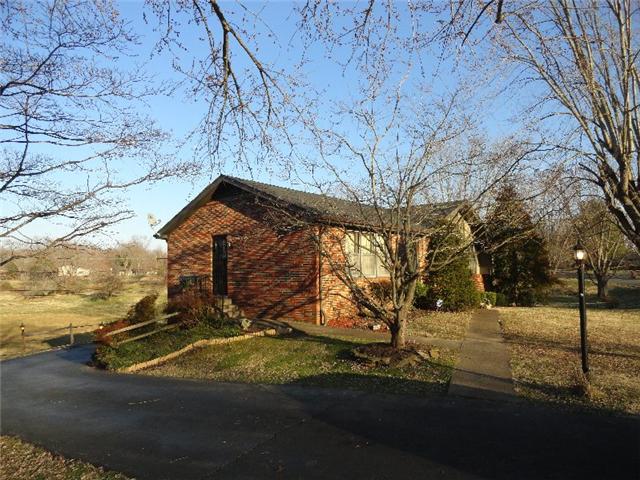 2109 Post Road Clarksville, TN 37043 - Photo 2 of 20 Long wrap around drive way