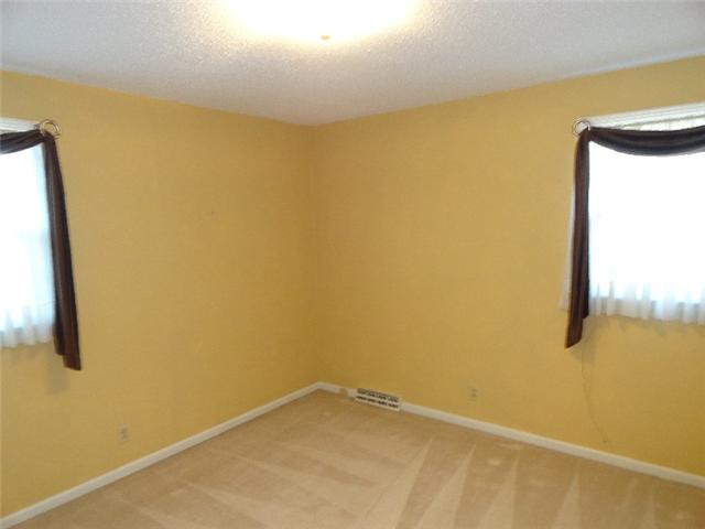2109 Post Road Clarksville, TN 37043 - Photo 13 of 20 Bedroom 3 is also a nice sized room with two windows and a large closet