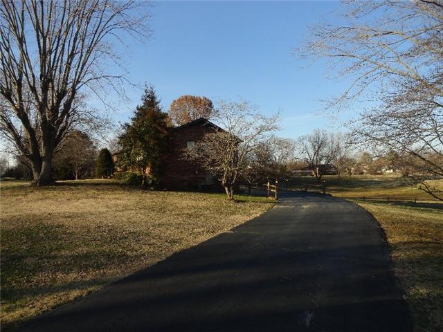 2109 Post Road Clarksville, TN 37043 - Photo 3 of 20 Here is the other side of the driveway. Plenty of parking for you and your friends.