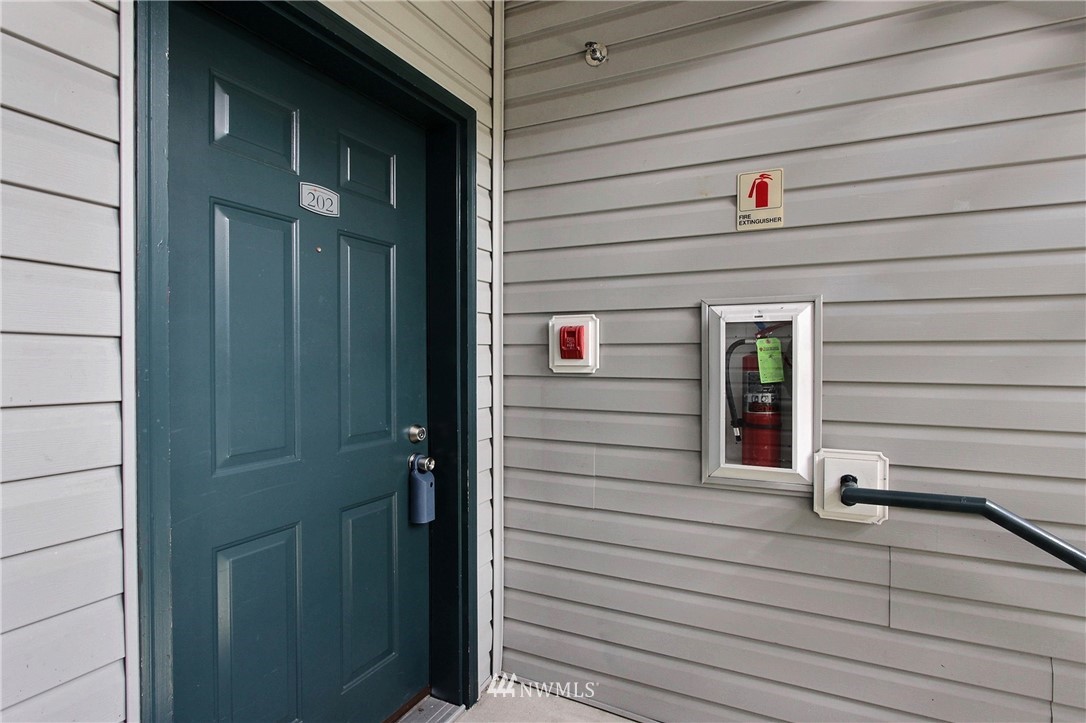 33020 10th Avenue Southwest, Unit F202 Federal Way, WA 98023 - Photo 2 of 22