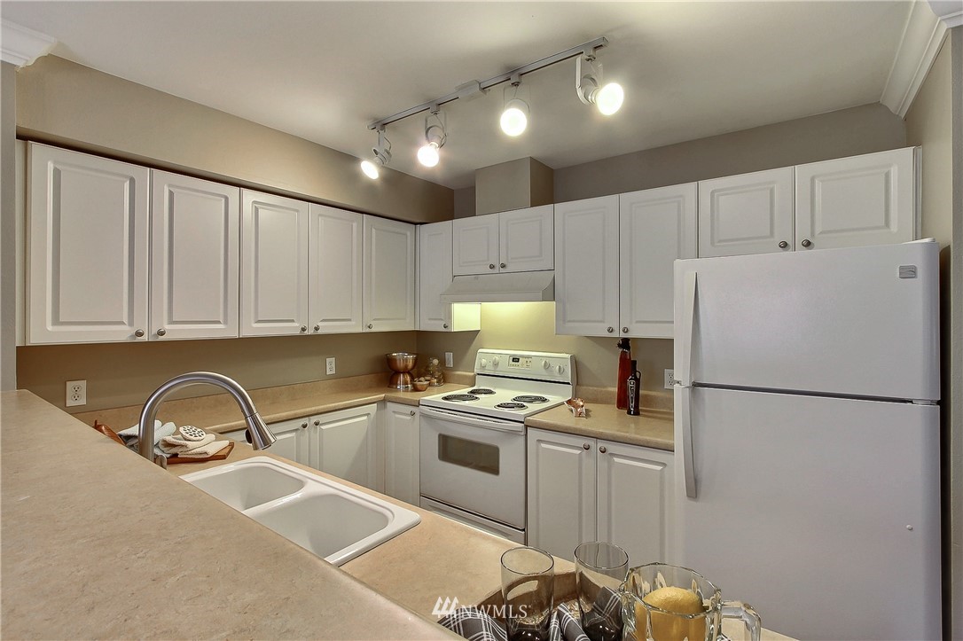 33020 10th Avenue Southwest, Unit F202 Federal Way, WA 98023 - Photo 7 of 22