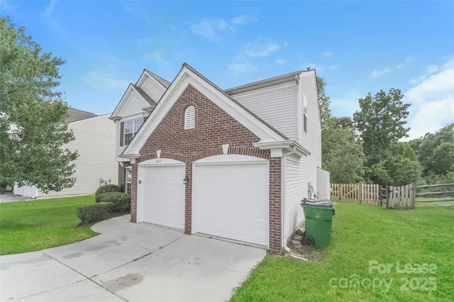 $2,005 | 3105 Old Ironside Drive, Charlotte, NC 28213