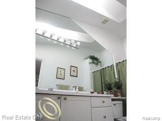 4774 Carrington Drive Rochester, MI 48306 - Photo 6 of 20 Bathroom 2.jpg