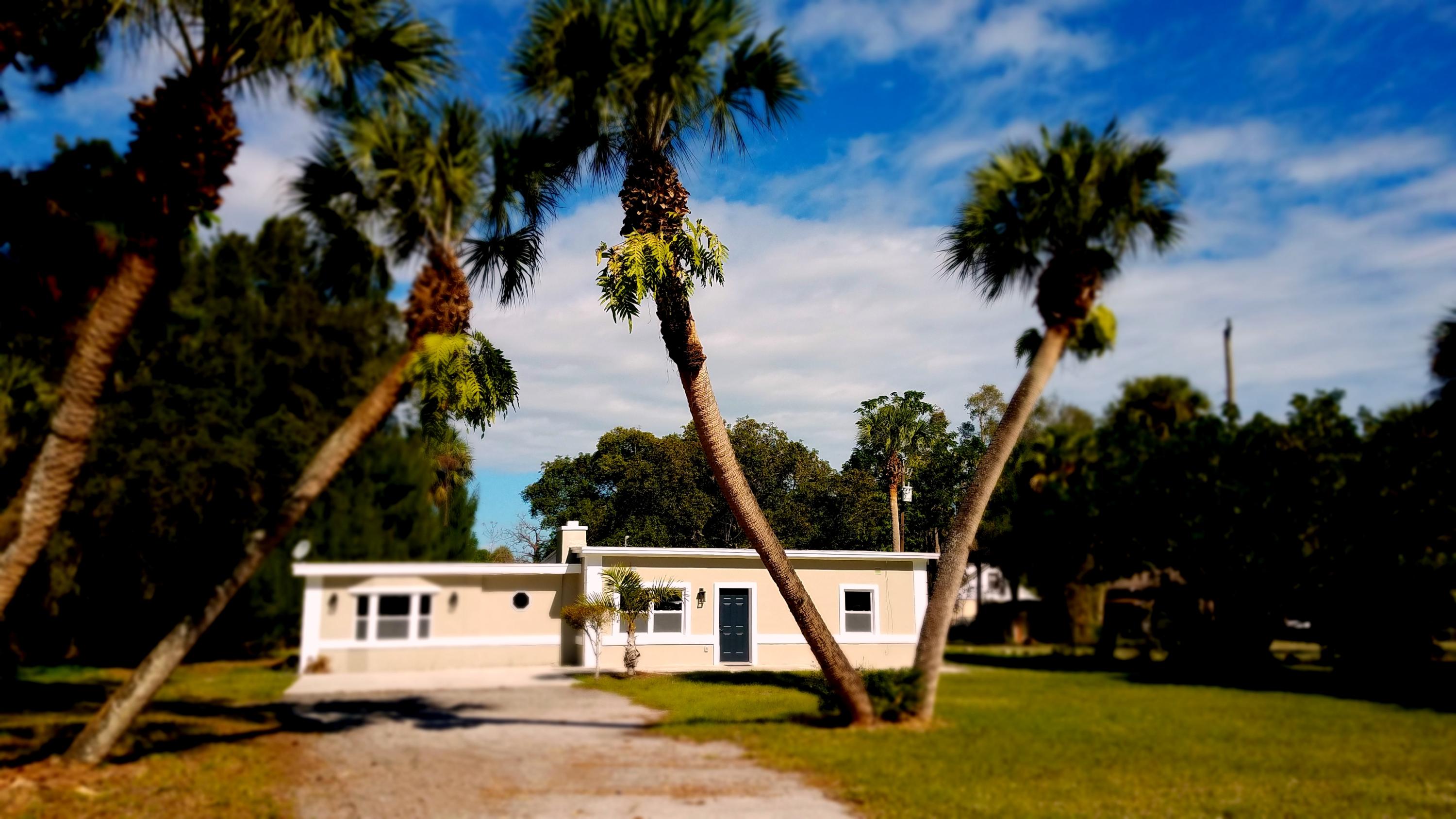 4104 Ave R Fort Pierce, FL 34947 - Photo 1 of 35 Ave R front 2