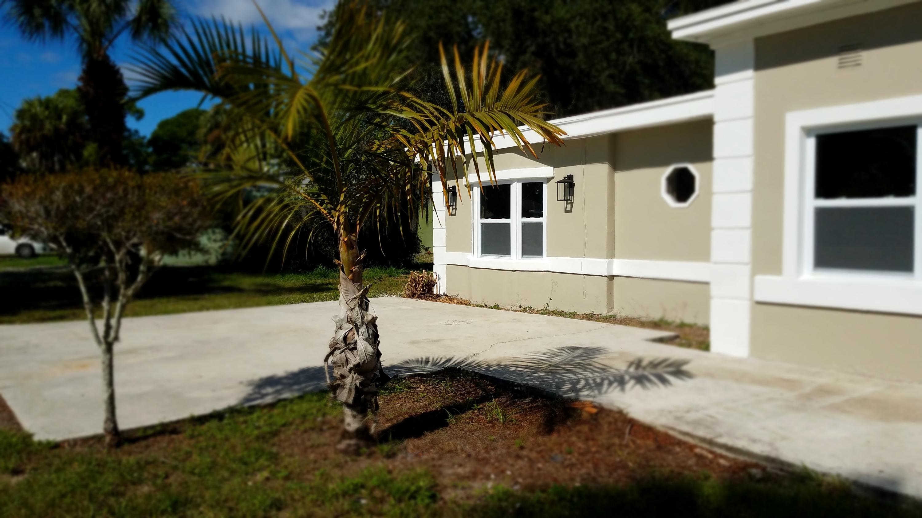 4104 Ave R Fort Pierce, FL 34947 - Photo 5 of 35 Ave R front drive