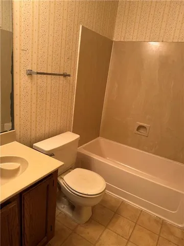 $98,500 | 701 Fairfax Drive, Unit 209, Gretna, LA 70056