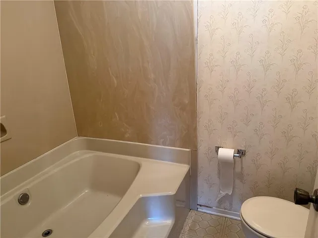 $98,500 | 701 Fairfax Drive, Unit 209, Gretna, LA 70056