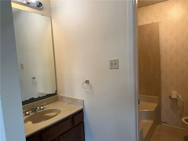 $98,500 | 701 Fairfax Drive, Unit 209, Gretna, LA 70056