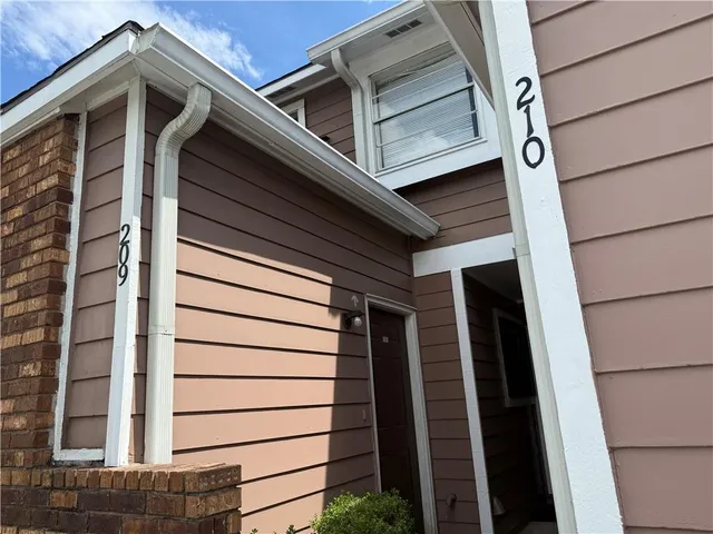 $98,500 | 701 Fairfax Drive, Unit 209, Gretna, LA 70056