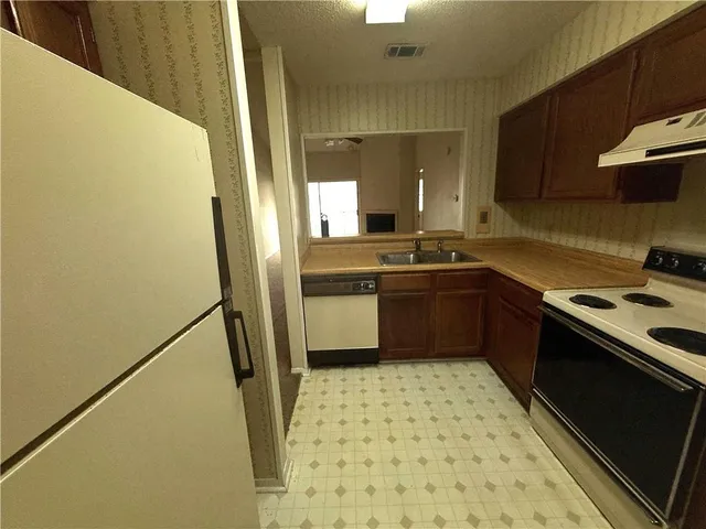 $98,500 | 701 Fairfax Drive, Unit 209, Gretna, LA 70056