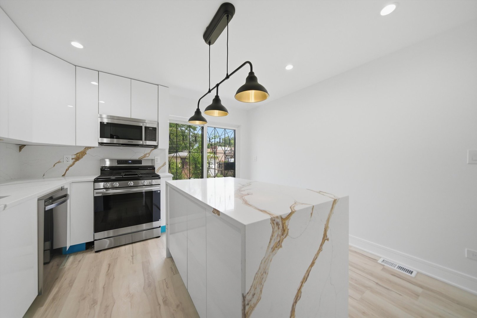 1034 West 87th Street, Unit B Chicago, IL 60620 - Photo 7 of 22