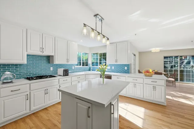 $1,599,999 | 455 Ave Portola, El Granada, CA 94018