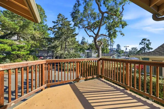 $1,599,999 | 455 Ave Portola, El Granada, CA 94018