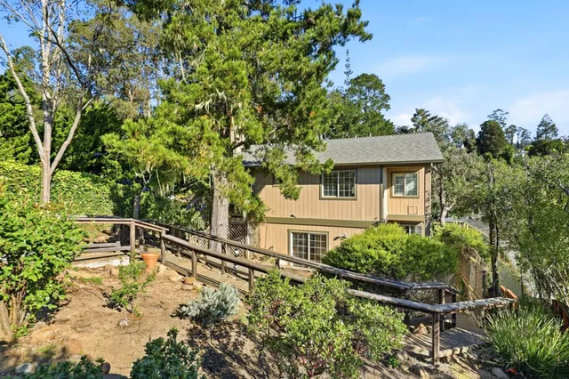 $1,599,999 | 455 Ave Portola, El Granada, CA 94018