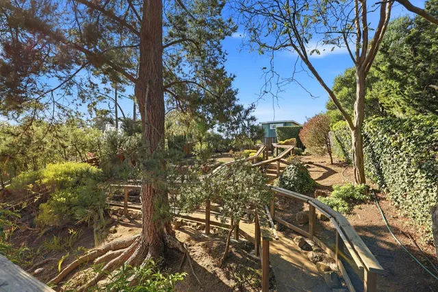 $1,599,999 | 455 Ave Portola, El Granada, CA 94018