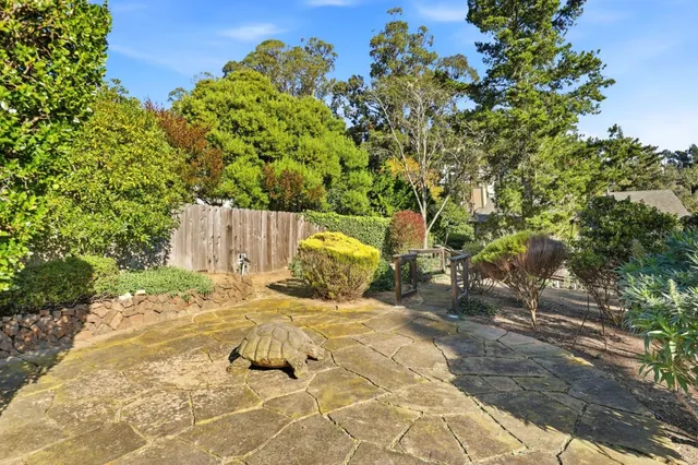 $1,599,999 | 455 Ave Portola, El Granada, CA 94018