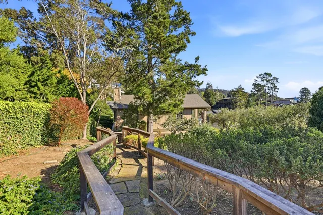 $1,599,999 | 455 Ave Portola, El Granada, CA 94018