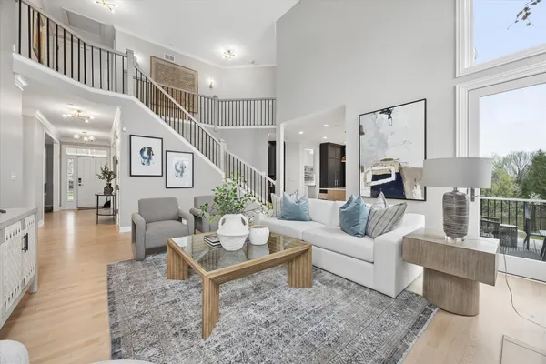 $999,000 | 829 Avon Court, Glen Ellyn, IL 60137