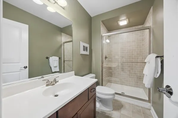 $999,000 | 829 Avon Court, Glen Ellyn, IL 60137