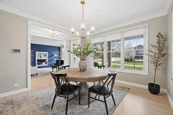 $999,000 | 829 Avon Court, Glen Ellyn, IL 60137