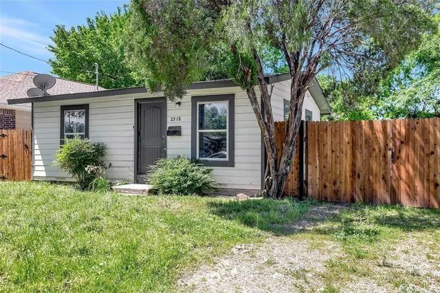 $1,300 | 2518 Birdell Street, Fort Worth, TX 76105