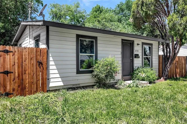 $1,300 | 2518 Birdell Street, Fort Worth, TX 76105