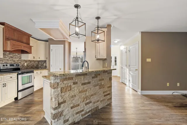 $524,900 | 1365 Wineberry Road, Powell, TN 37849