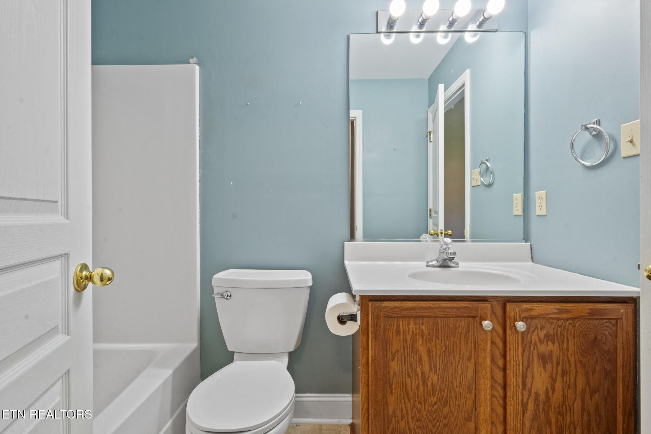 1365 Wineberry Road Powell, TN 37849 - Photo 17 of 43 Full Bathroom 1