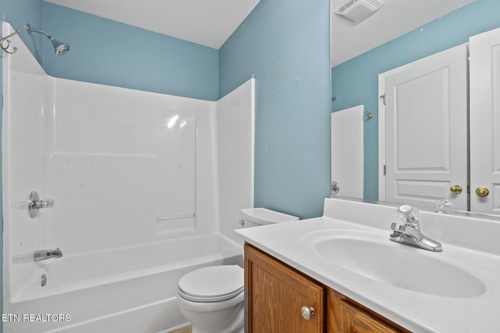 1365 Wineberry Road Powell, TN 37849 - Photo 18 of 43 Full Bathroom 1
