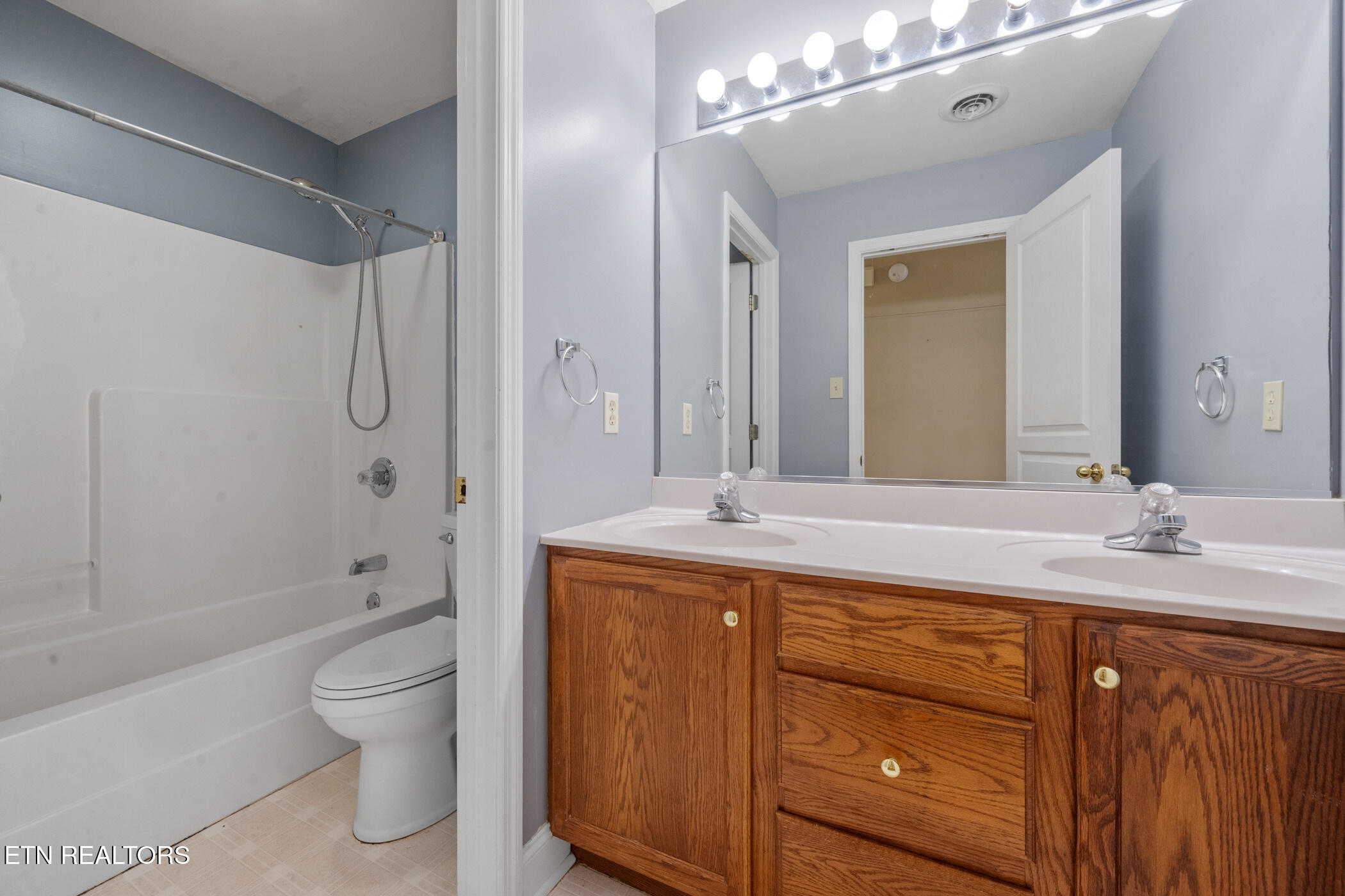 1365 Wineberry Road Powell, TN 37849 - Photo 29 of 43 Hallway Bath 3