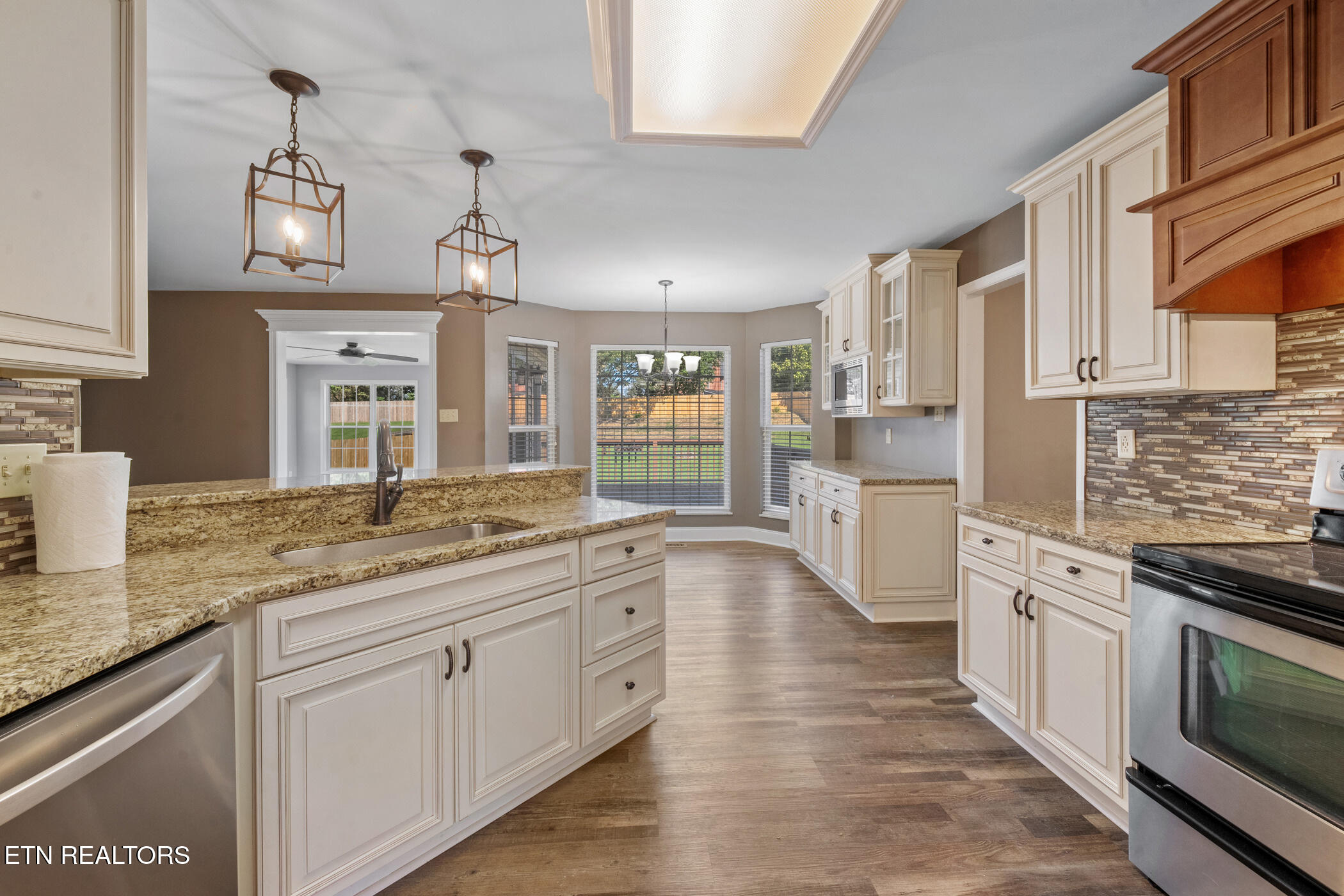 1365 Wineberry Road Powell, TN 37849 - Photo 9 of 43 Open to Eat-In Kitchen